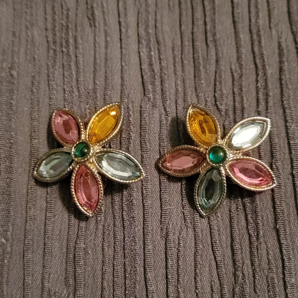 Bundle clip on earrings - Picture 4 of 7